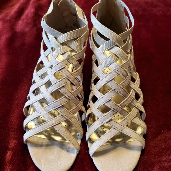 comfortable open toe shoes